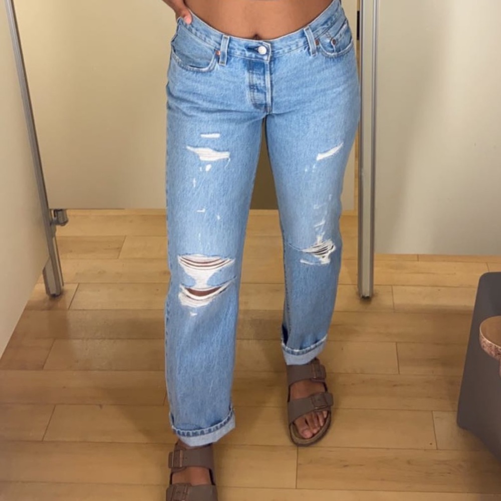Light washed 501 Levi premium jeans. Waist 28 length 32